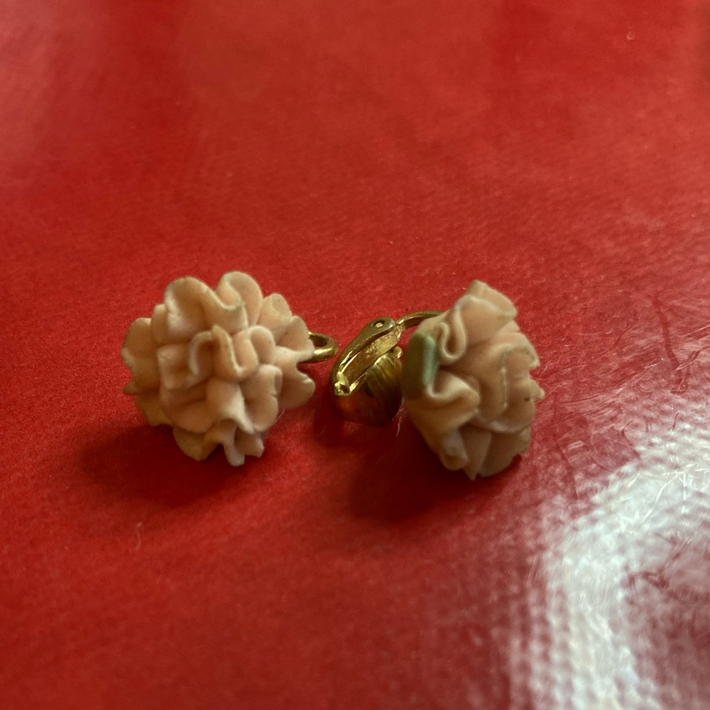 Vintage 1980s rose clip on earrings